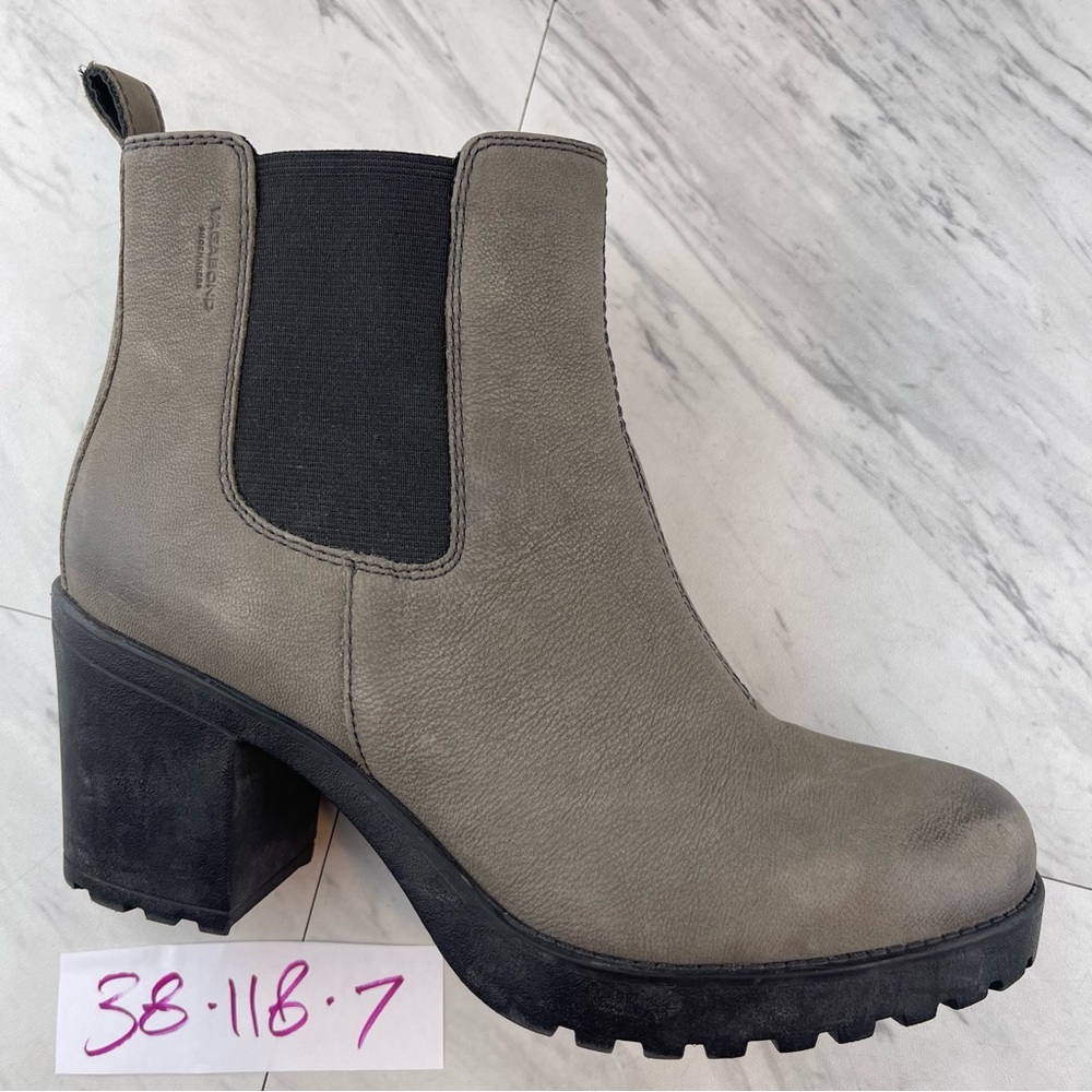 -Vagabond Shoemakers Gray Leather 3” Chelsea Boots Booties Pump Womens 38 / 8
